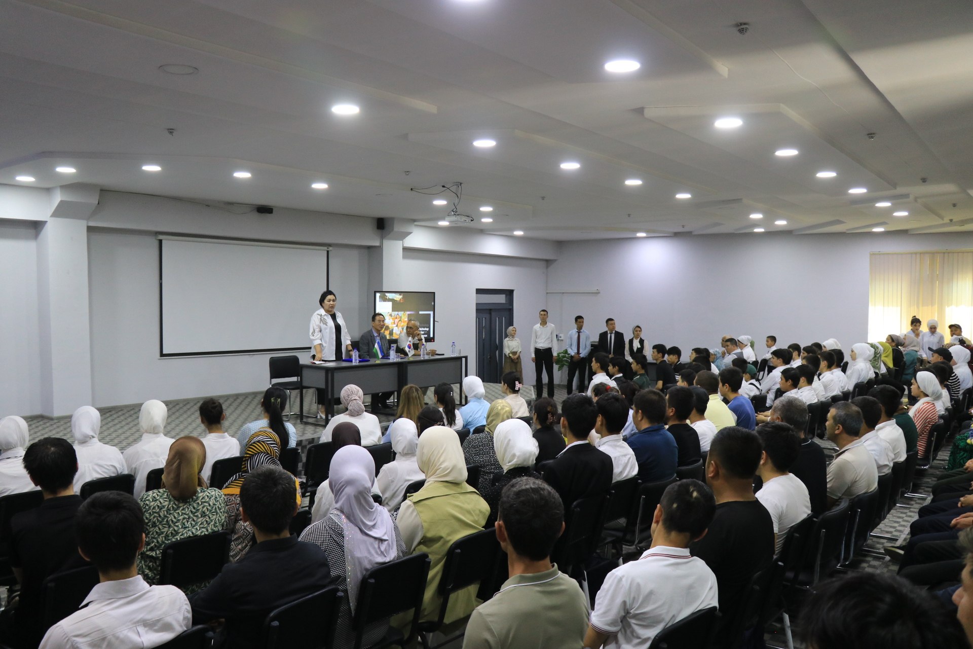 Asaka tumanida bitiruvchi-yoshlar Koreya universitetlarida o'qishni davom ettirishi hamda amaliyot jarayonlarini Janubiy Koreyada o'tashligi imkoniyatiga ega bo'lishdi