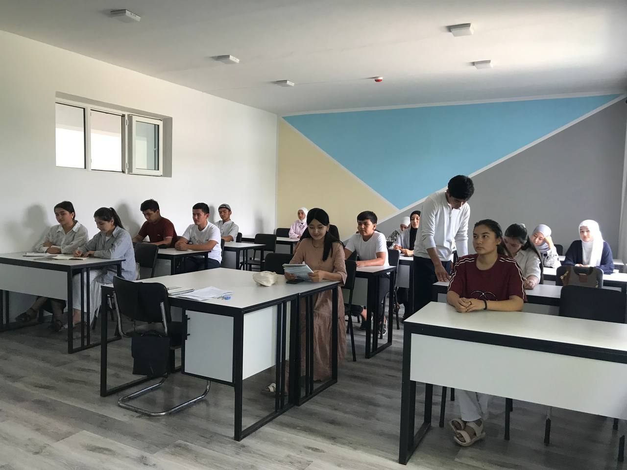 "Dolzarb 90 kun" dasturi doirasida "Ingliz tili" kurslari qizg‘in davom etmoqda!